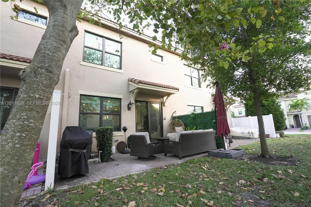For Sale: $600,000 (3 beds, 2 baths, 1728 Square Feet)
