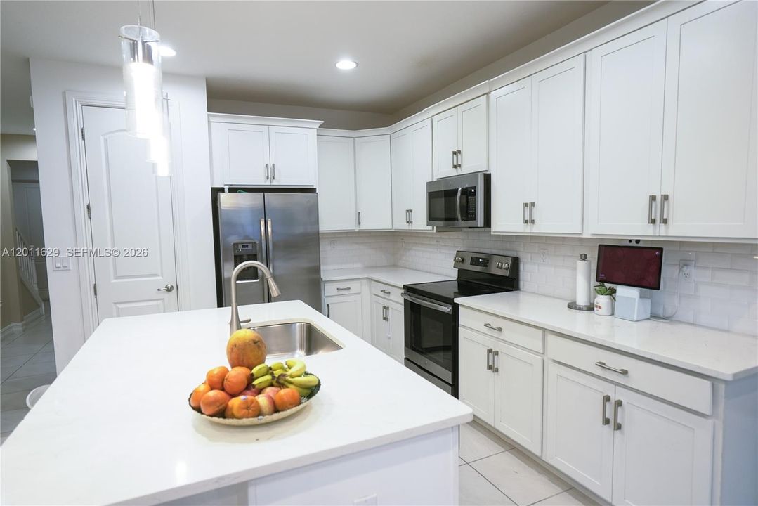 For Sale: $600,000 (3 beds, 2 baths, 1728 Square Feet)