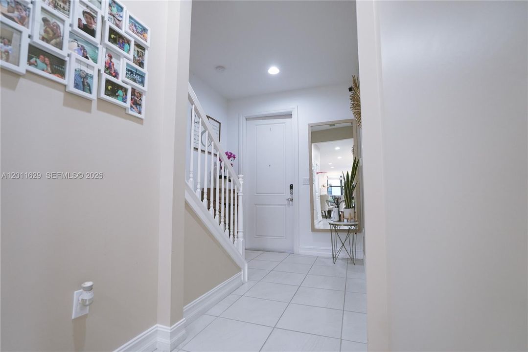 For Sale: $600,000 (3 beds, 2 baths, 1728 Square Feet)