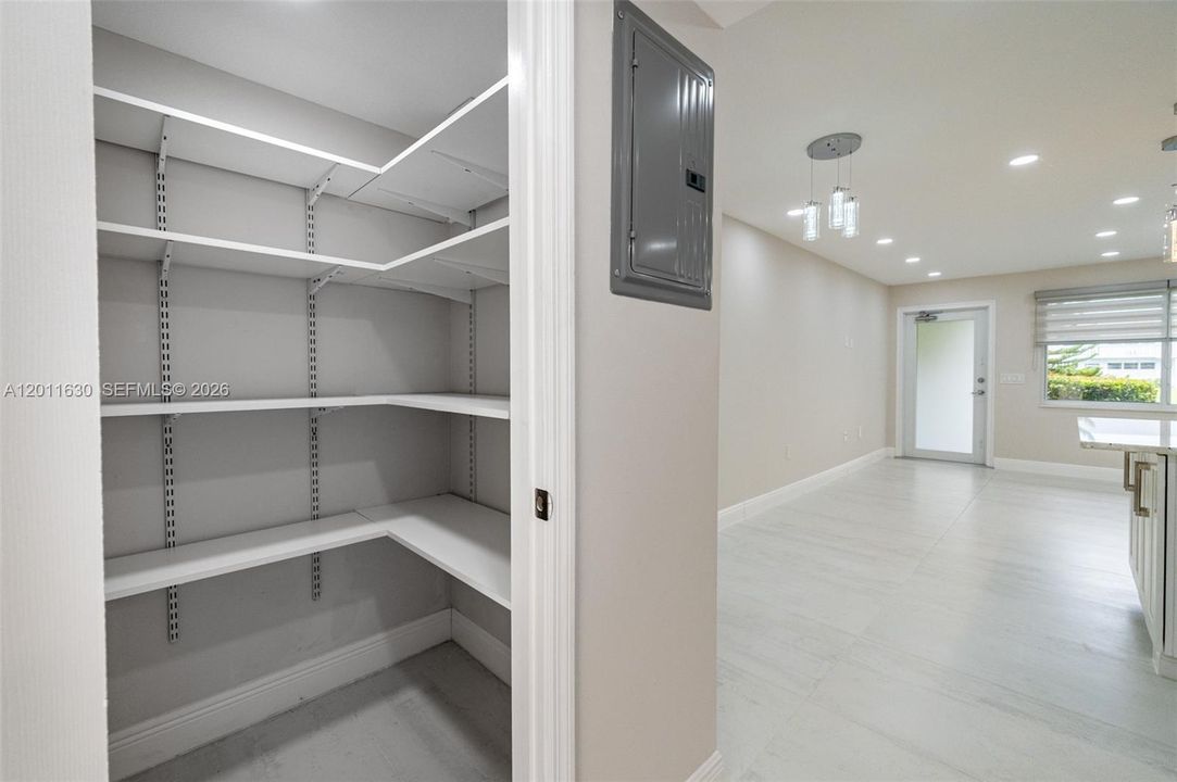 На продажу: $159,900 (1 спален, 1 ванн, 585 Квадратных фут)