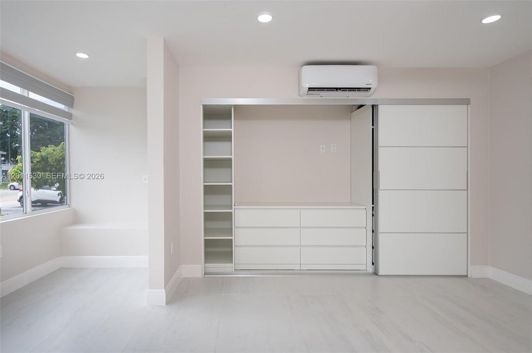 На продажу: $159,900 (1 спален, 1 ванн, 585 Квадратных фут)
