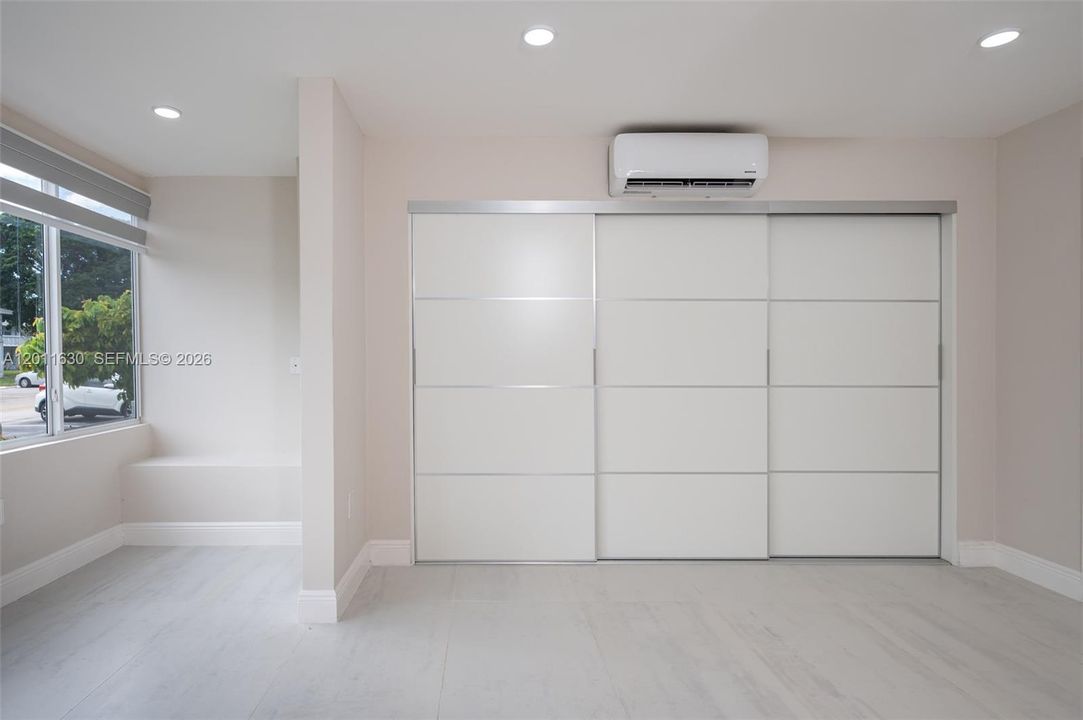 На продажу: $159,900 (1 спален, 1 ванн, 585 Квадратных фут)