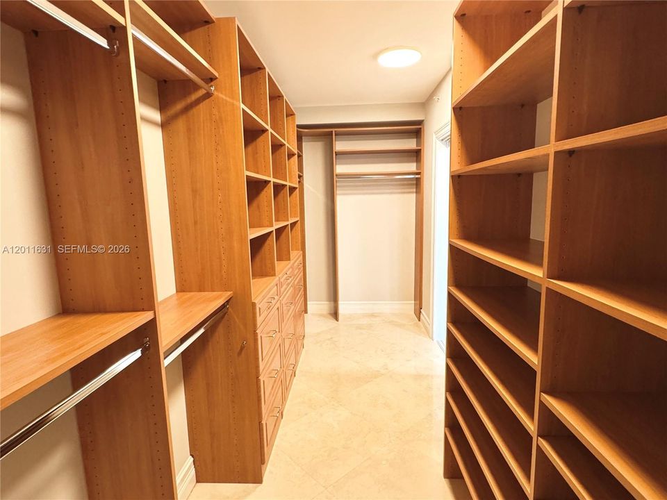合同活跃: $9,250 (2 贝兹, 2 浴室, 2970 平方英尺)
