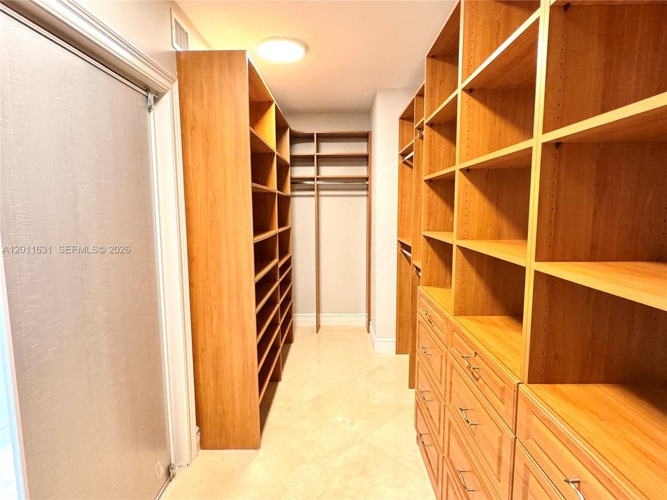 合同活跃: $9,250 (2 贝兹, 2 浴室, 2970 平方英尺)