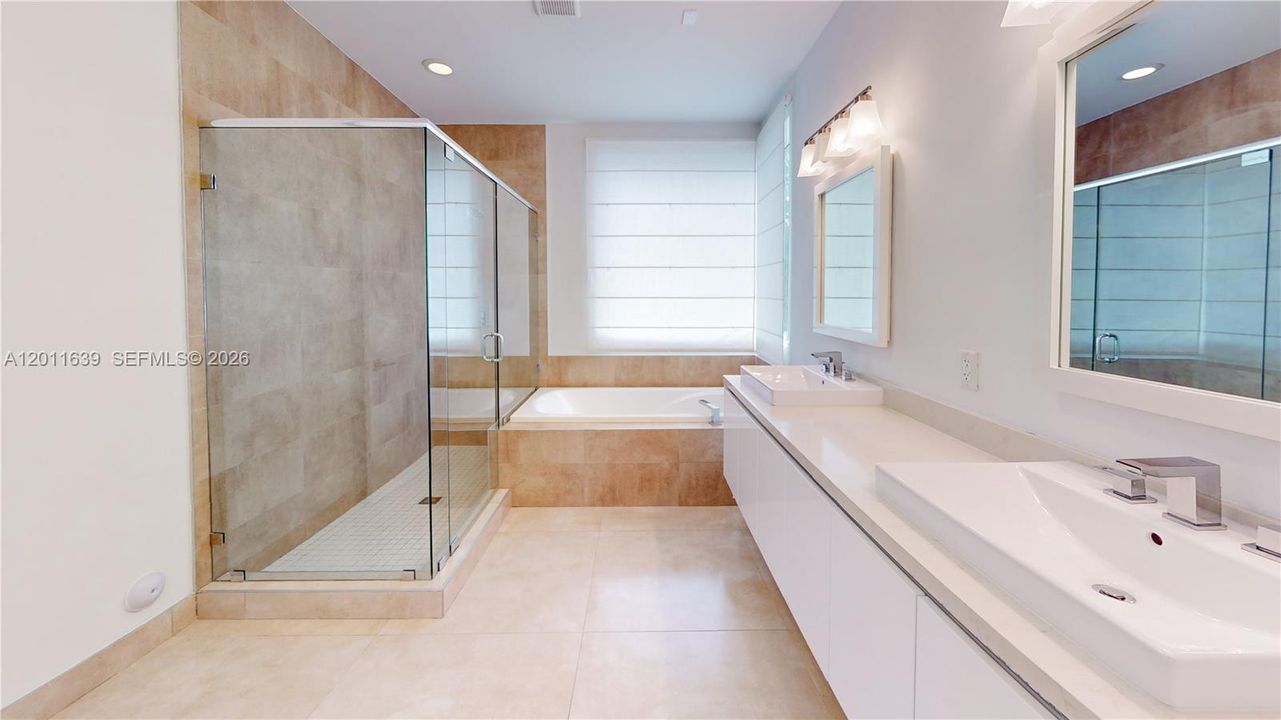 For Sale: $1,650,000 (5 beds, 5 baths, 3624 Square Feet)