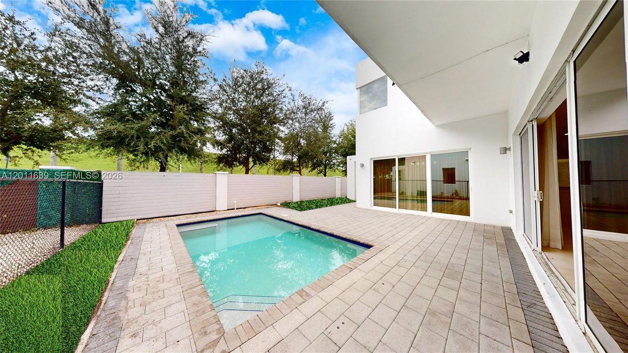 For Sale: $1,650,000 (5 beds, 5 baths, 3624 Square Feet)