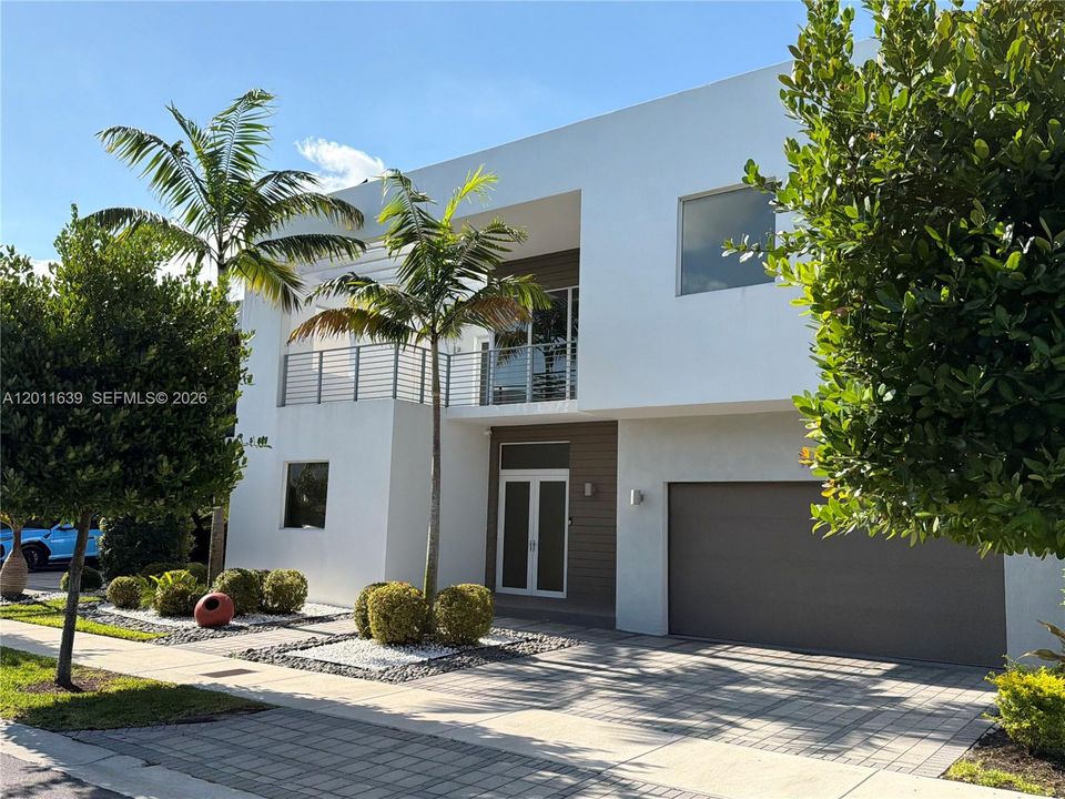 For Sale: $1,650,000 (5 beds, 5 baths, 3624 Square Feet)