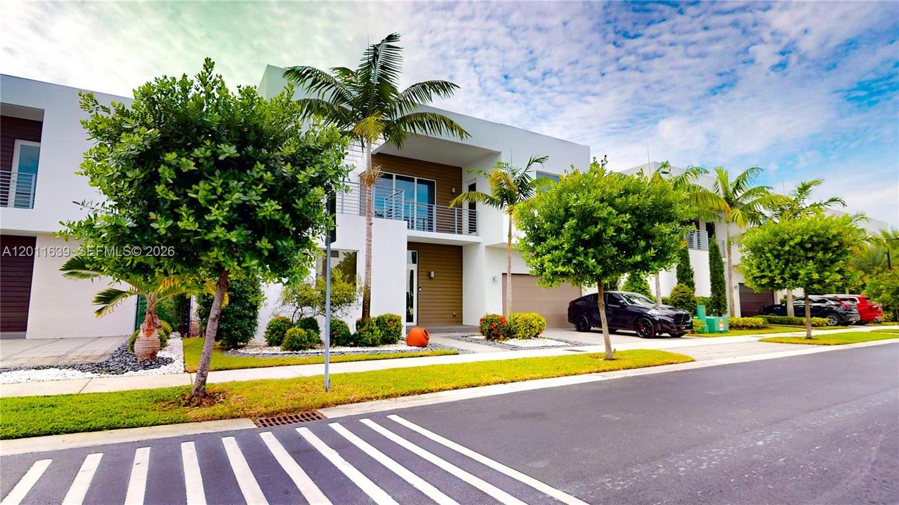 For Sale: $1,650,000 (5 beds, 5 baths, 3624 Square Feet)