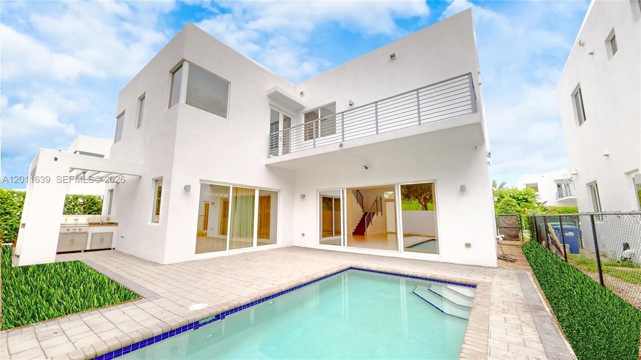 For Sale: $1,650,000 (5 beds, 5 baths, 3624 Square Feet)