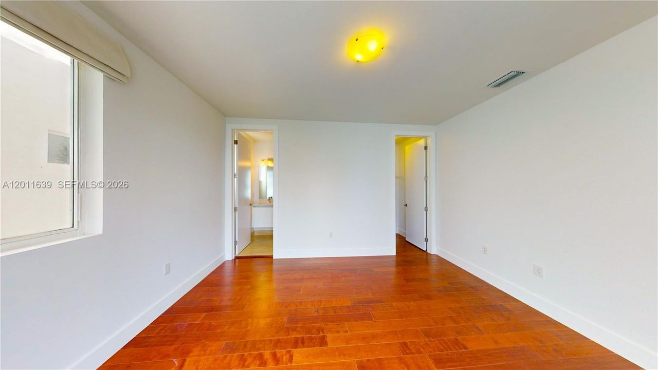 For Sale: $1,650,000 (5 beds, 5 baths, 3624 Square Feet)