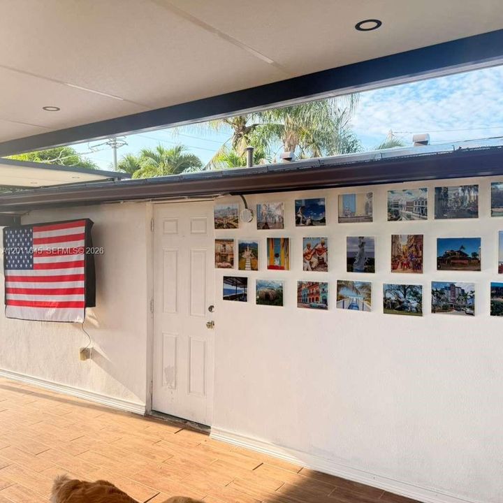 Active With Contract: $2,800 (2 beds, 1 baths, 920 Square Feet)