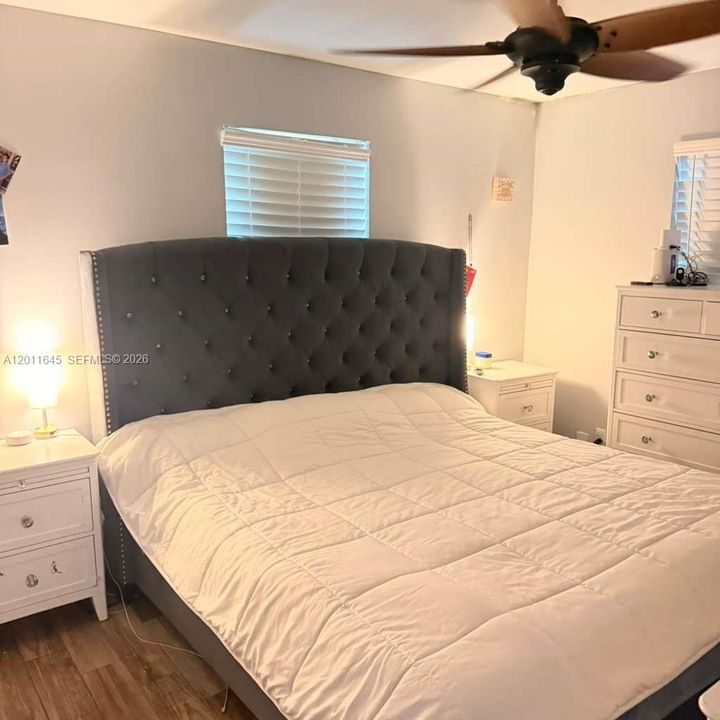 Active With Contract: $2,800 (2 beds, 1 baths, 920 Square Feet)
