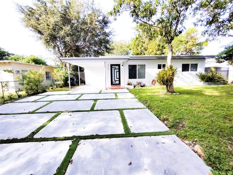 Active With Contract: $420,000 (2 beds, 1 baths, 976 Square Feet)