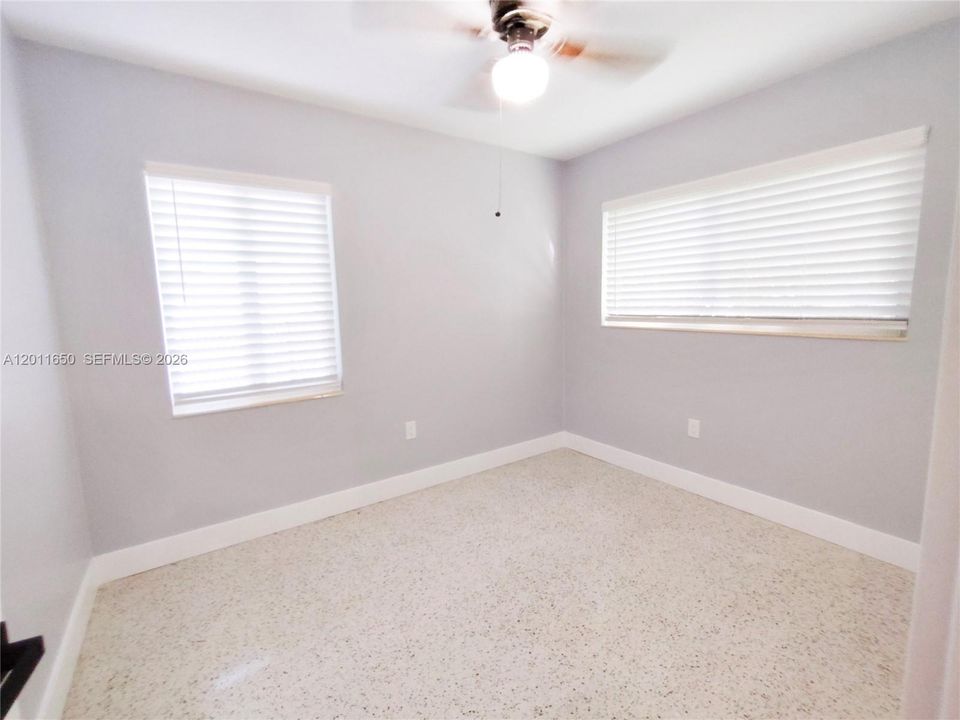 Active With Contract: $420,000 (2 beds, 1 baths, 976 Square Feet)