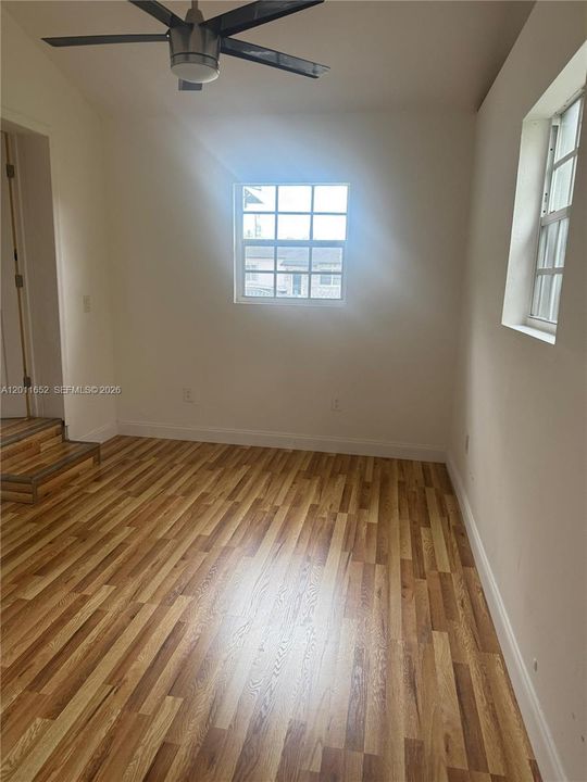 Activo con contrato: $3,400 (4 camas, 2 baños, 1396 Pies cuadrados)