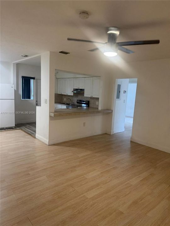 Activo con contrato: $3,400 (4 camas, 2 baños, 1396 Pies cuadrados)