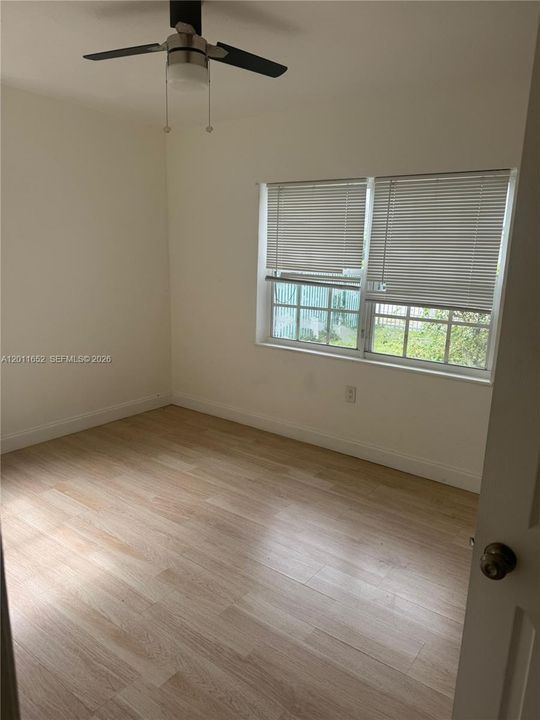 Activo con contrato: $3,400 (4 camas, 2 baños, 1396 Pies cuadrados)