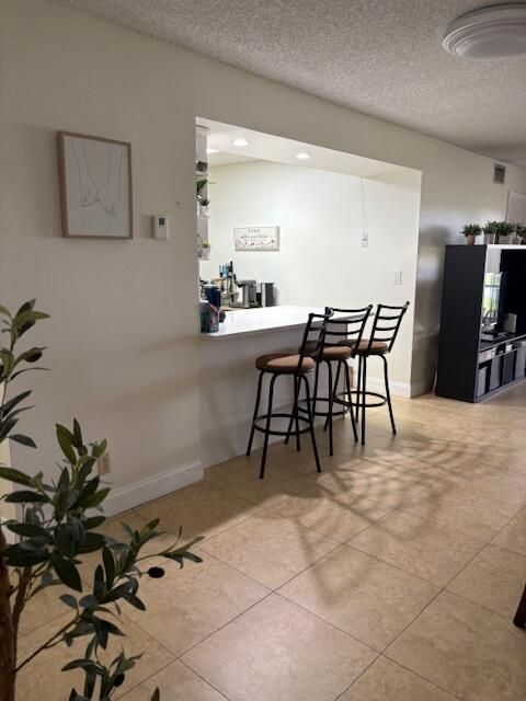 LIVING-KITCHEN