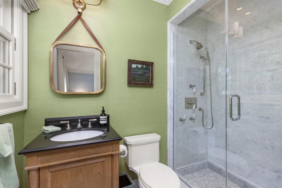 Guest Bath 4