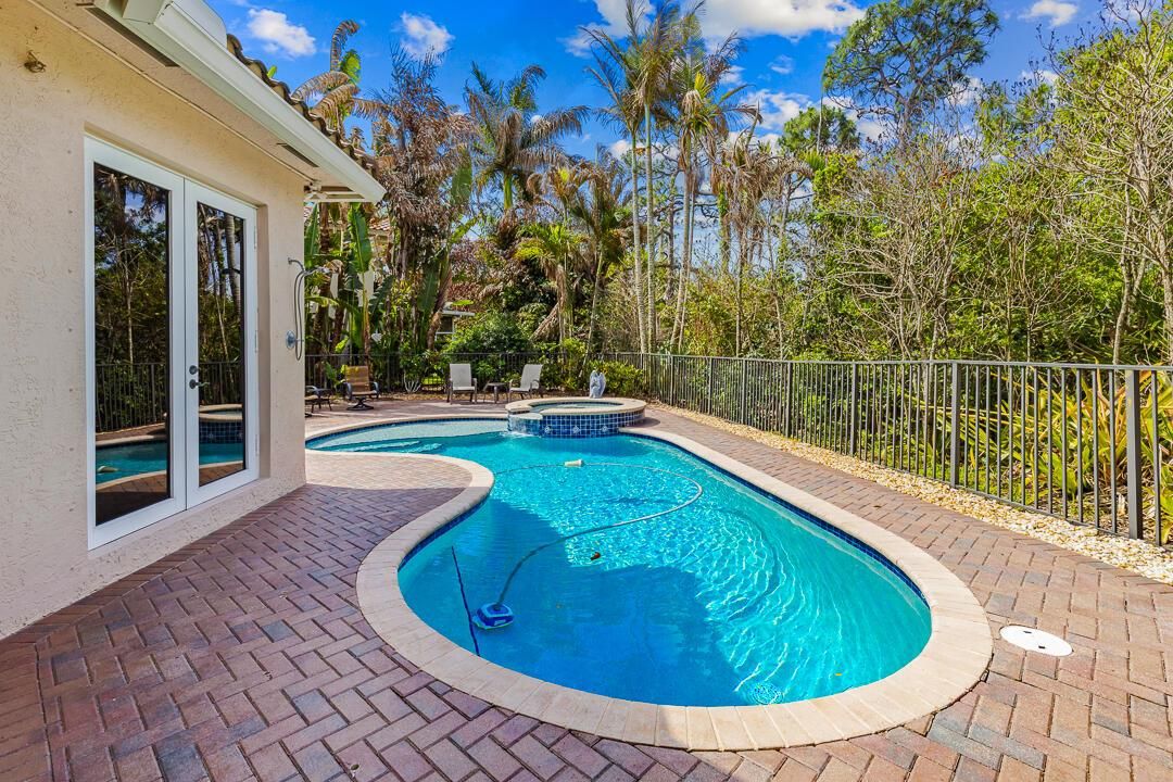 904 SW Pebble Lane-51