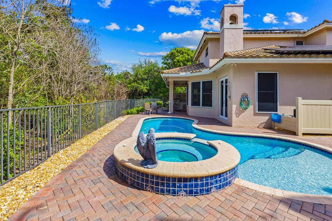 904 SW Pebble Lane-52