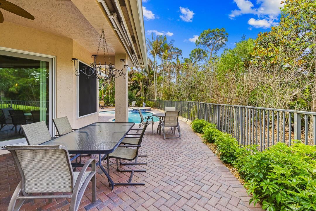 904 SW Pebble Lane-49