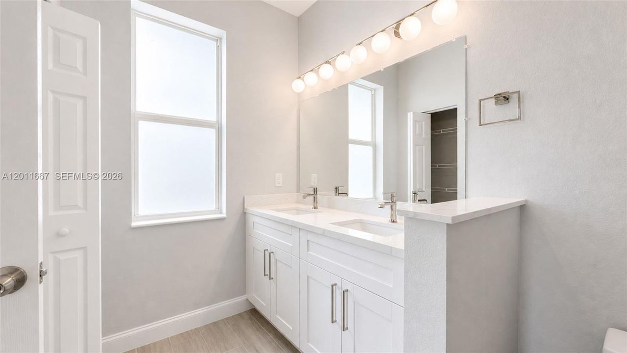 En Venta: $319,998 (3 camas, 2 baños, 0 Pies cuadrados)