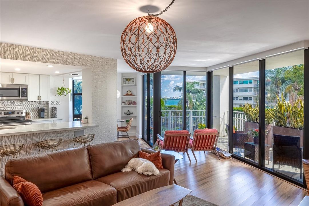 En Venta: $397,000 (2 camas, 2 baños, 1465 Pies cuadrados)