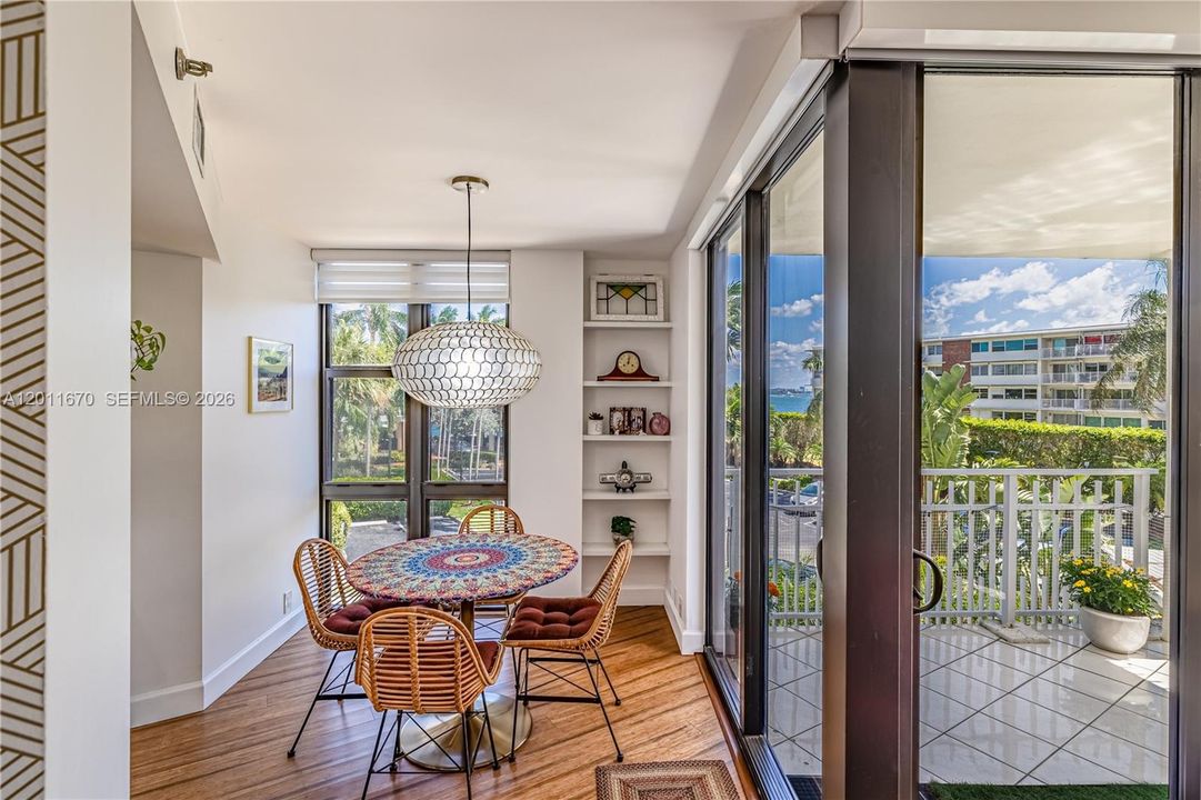En Venta: $397,000 (2 camas, 2 baños, 1465 Pies cuadrados)