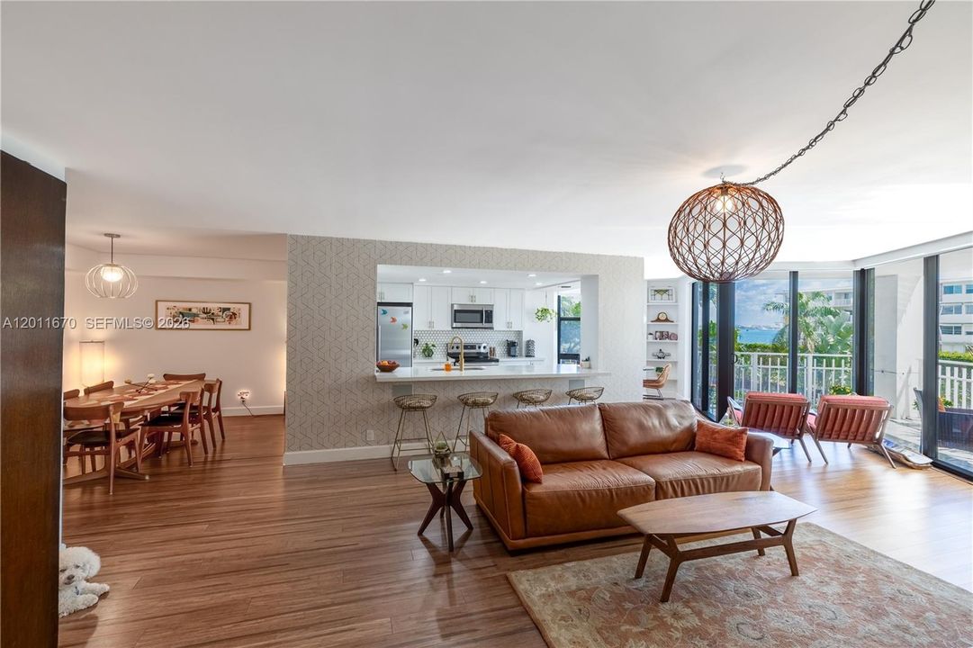 En Venta: $397,000 (2 camas, 2 baños, 1465 Pies cuadrados)