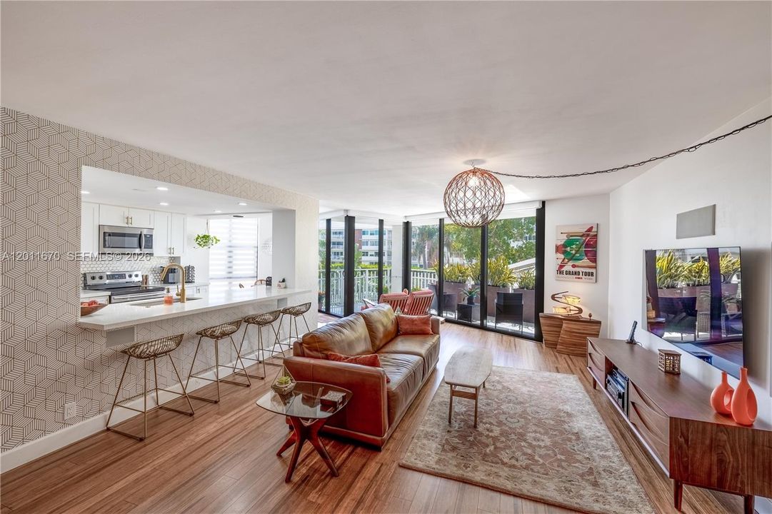 En Venta: $397,000 (2 camas, 2 baños, 1465 Pies cuadrados)