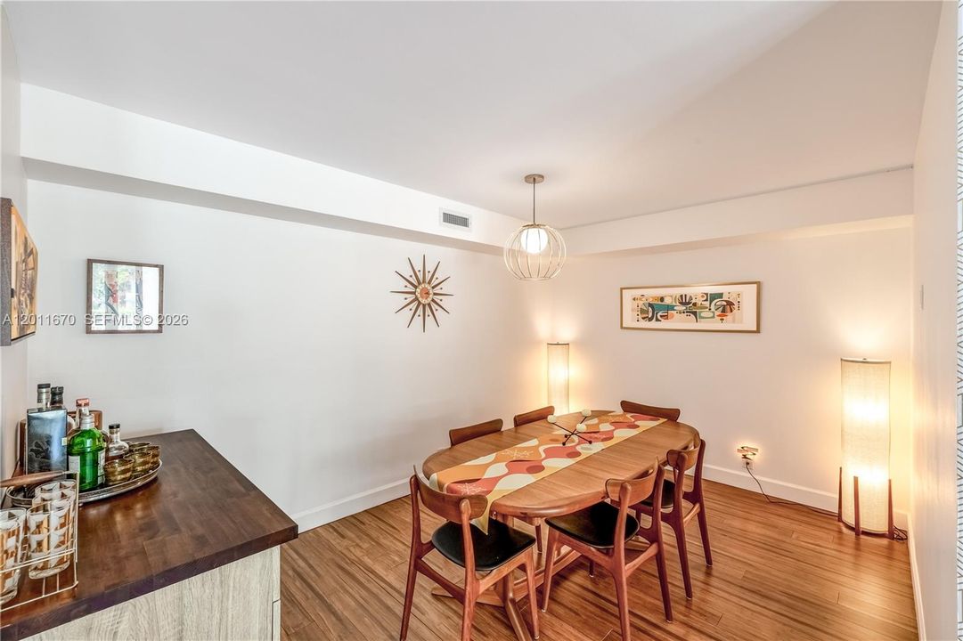 En Venta: $397,000 (2 camas, 2 baños, 1465 Pies cuadrados)