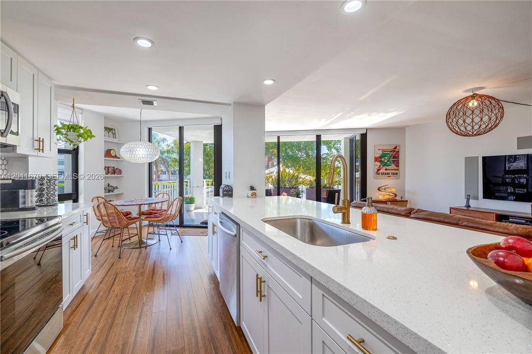 En Venta: $397,000 (2 camas, 2 baños, 1465 Pies cuadrados)