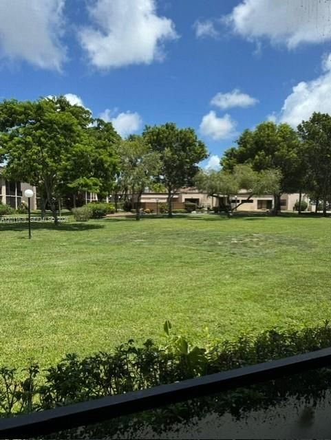 For Sale: $249,636 (2 beds, 2 baths, 1100 Square Feet)