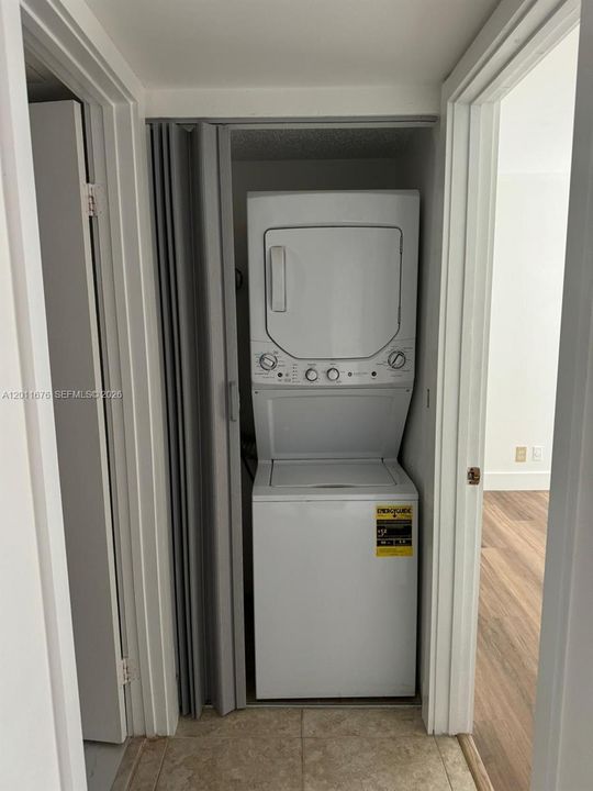 For Sale: $249,636 (2 beds, 2 baths, 1100 Square Feet)