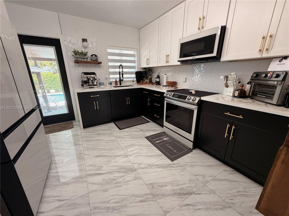 Vendido Recientemente: $725,000 (3 camas, 2 baños, 1375 Pies cuadrados)