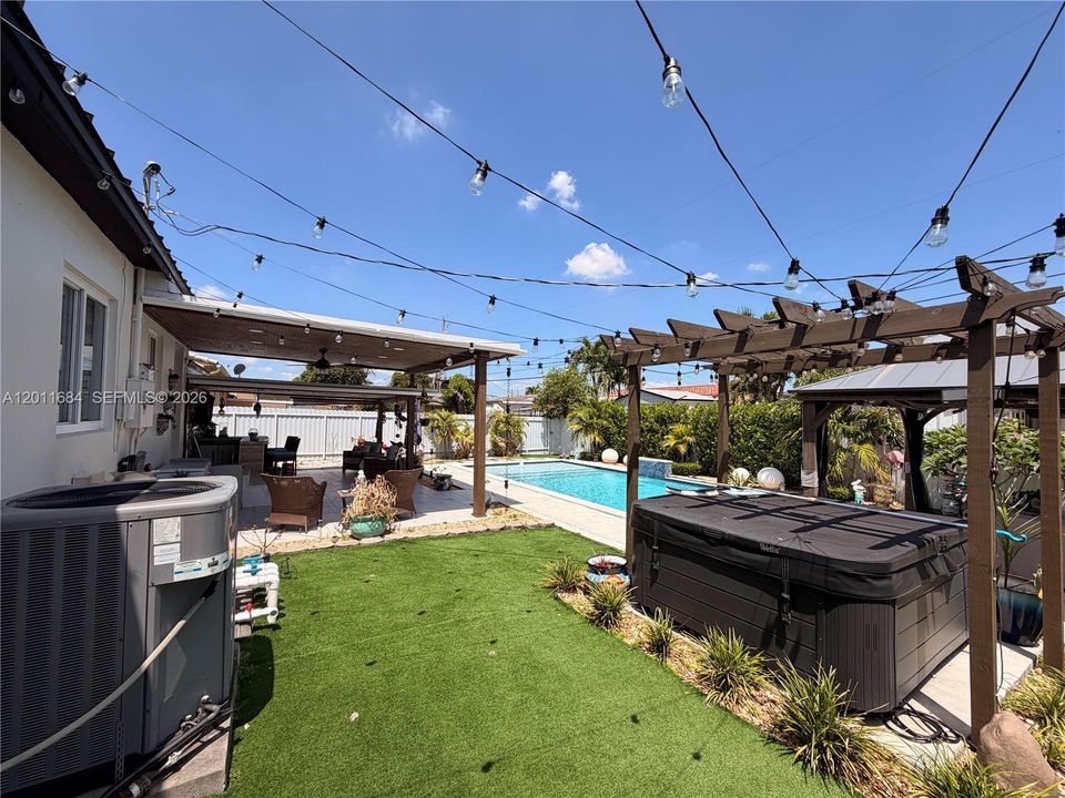 Vendido Recientemente: $725,000 (3 camas, 2 baños, 1375 Pies cuadrados)