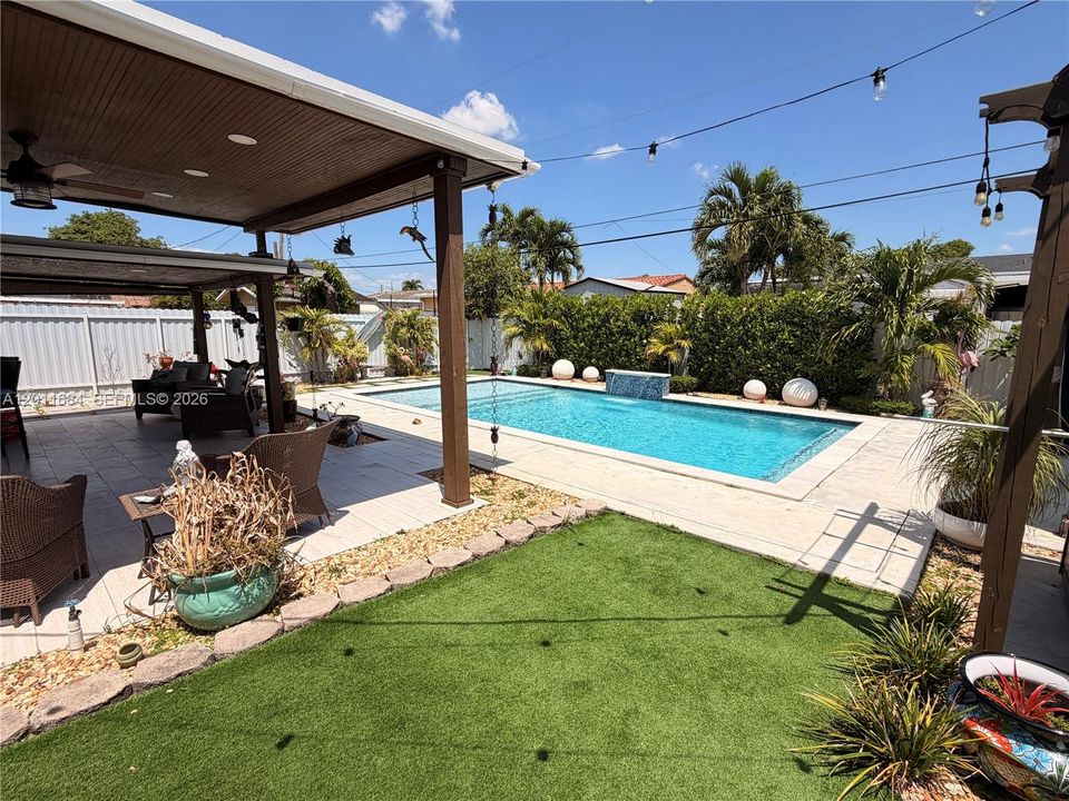 Vendido Recientemente: $725,000 (3 camas, 2 baños, 1375 Pies cuadrados)