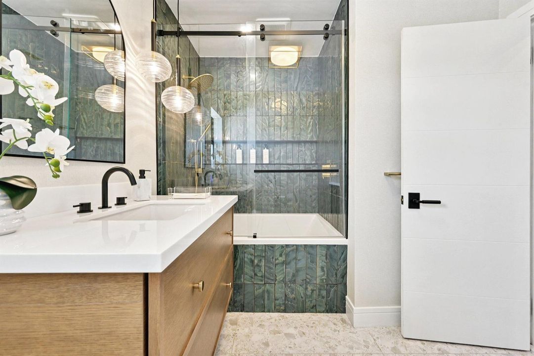 25-web-or-mls-30th St-L3004-025