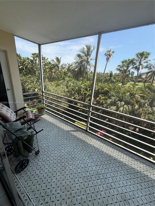 For Sale: $139,000 (1 beds, 1 baths, 830 Square Feet)