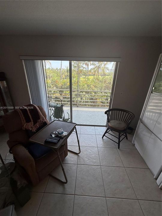 For Sale: $139,000 (1 beds, 1 baths, 830 Square Feet)