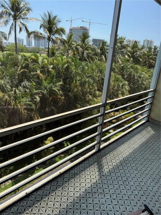 For Sale: $139,000 (1 beds, 1 baths, 830 Square Feet)