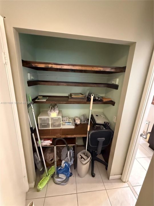For Sale: $139,000 (1 beds, 1 baths, 830 Square Feet)