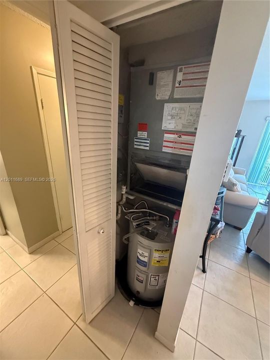 For Sale: $139,000 (1 beds, 1 baths, 830 Square Feet)