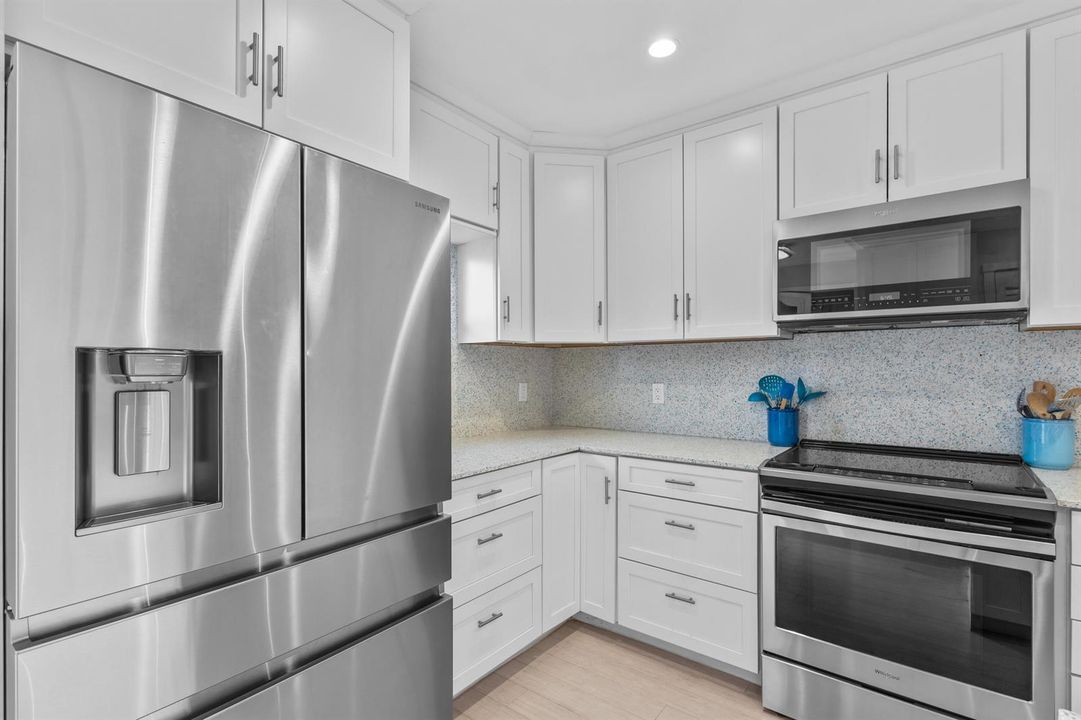 Unit 204 Kitchen Appliances