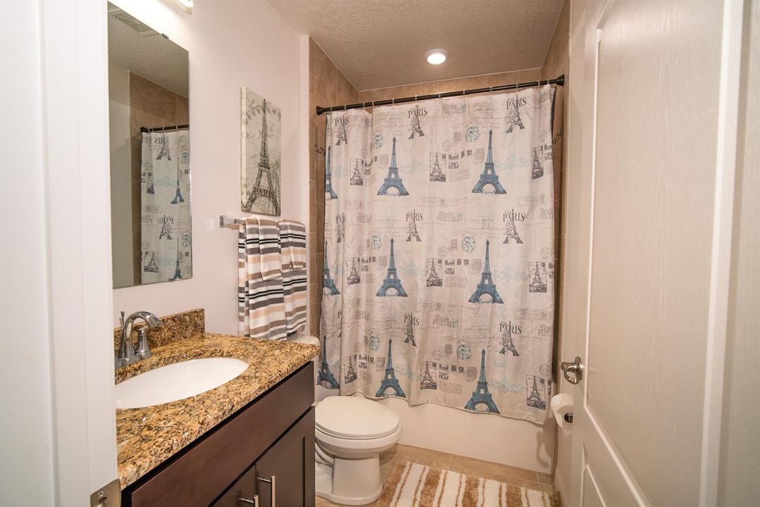 Guest Bath 2 Pic 1