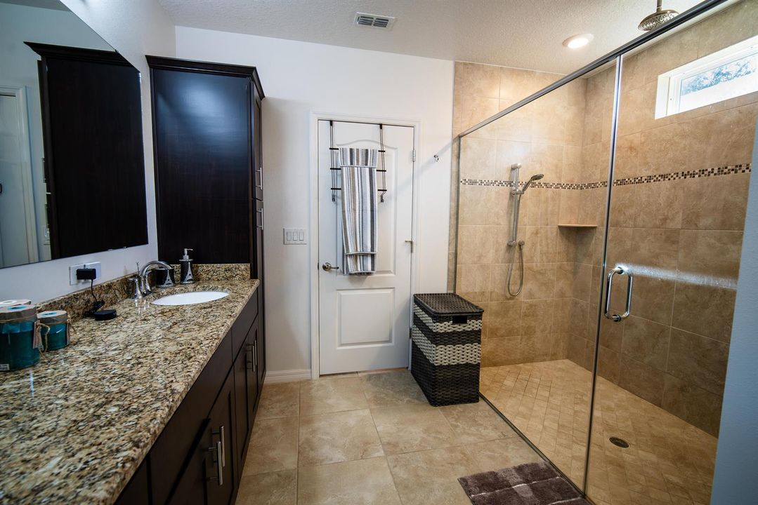 Master Bath Pic 2