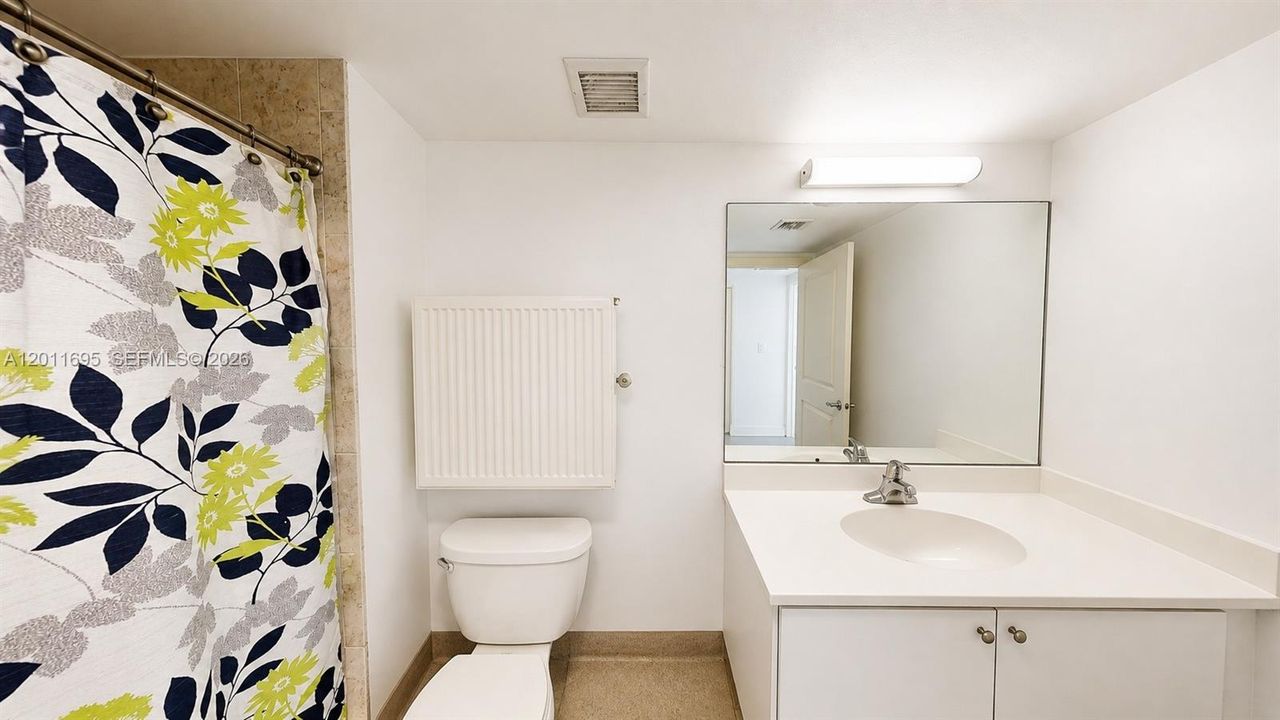 For Sale: $299,000 (2 beds, 1 baths, 836 Square Feet)