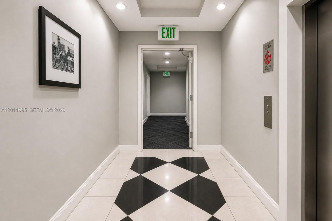 For Sale: $299,000 (2 beds, 1 baths, 836 Square Feet)