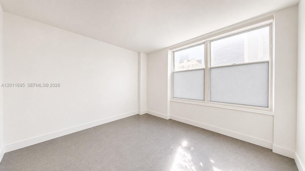 For Sale: $299,000 (2 beds, 1 baths, 836 Square Feet)